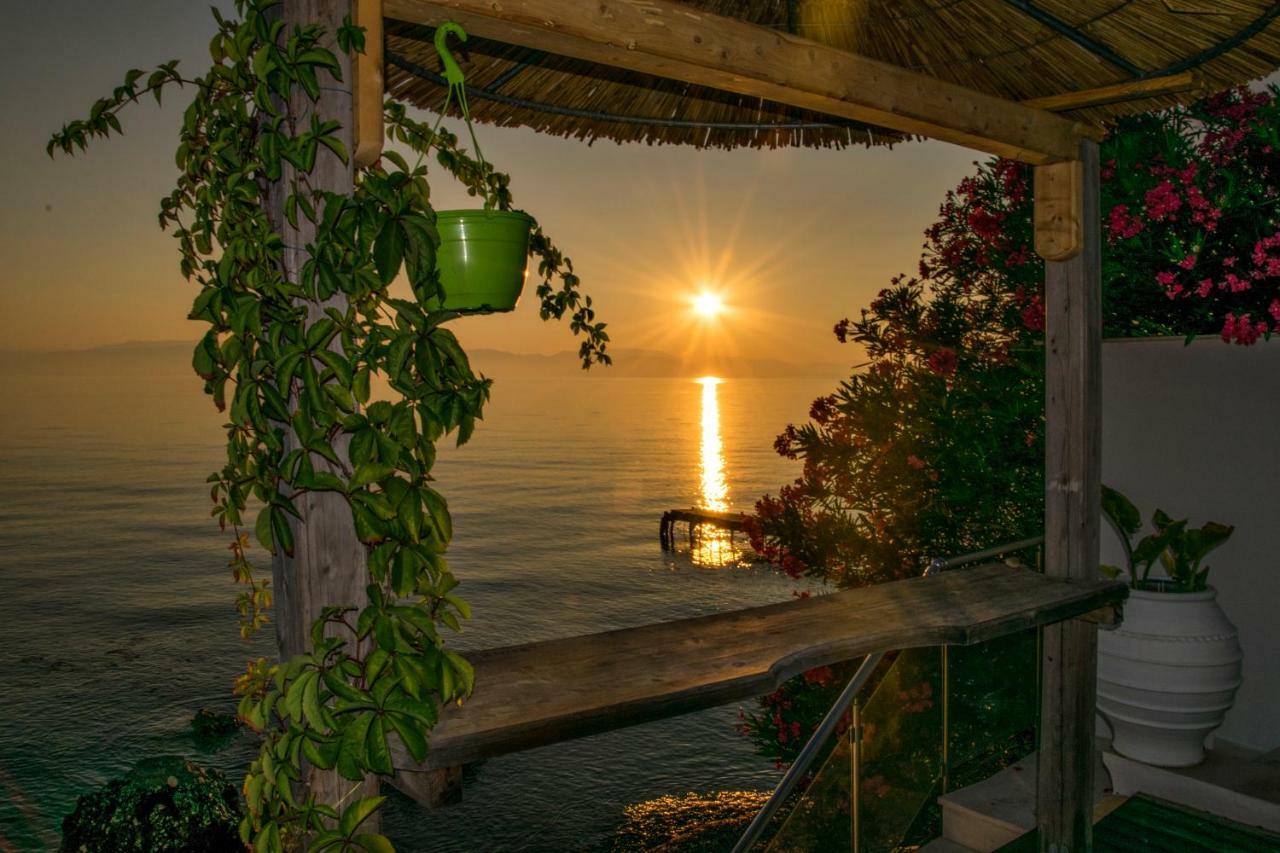 Villa Evita Mesongi Luaran gambar